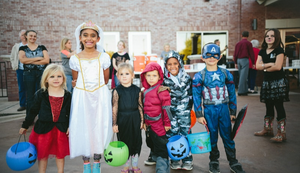 How to decorate the garden for Halloween