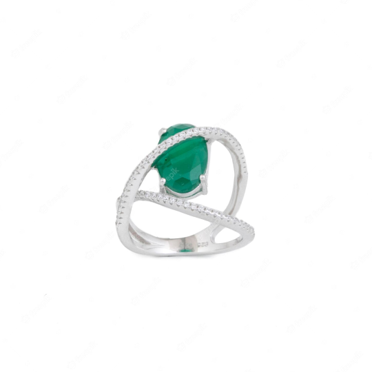 Dazzling Emerald Ring