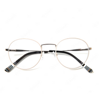 Glasia pillow metal optics
